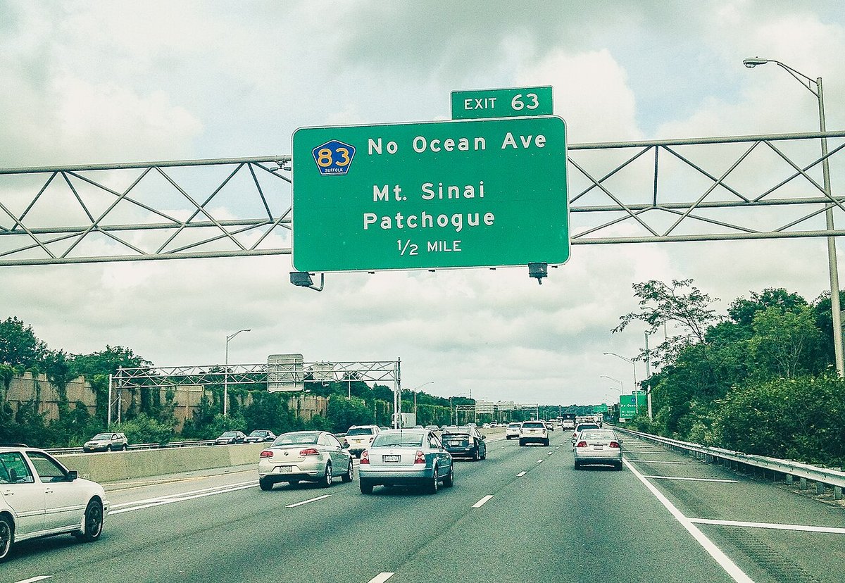 Holtsville, NY - File:Long Island Expressway New York (17923415834).jpg - 维基百科，自由的百科全书