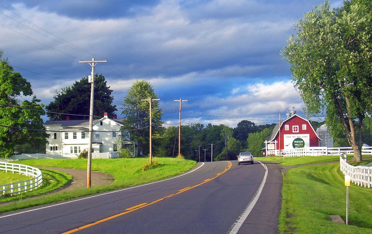 Middle Country Road Area, NY - File:US 9 north of Red Hook, NY.jpg - Wikimedia Commons